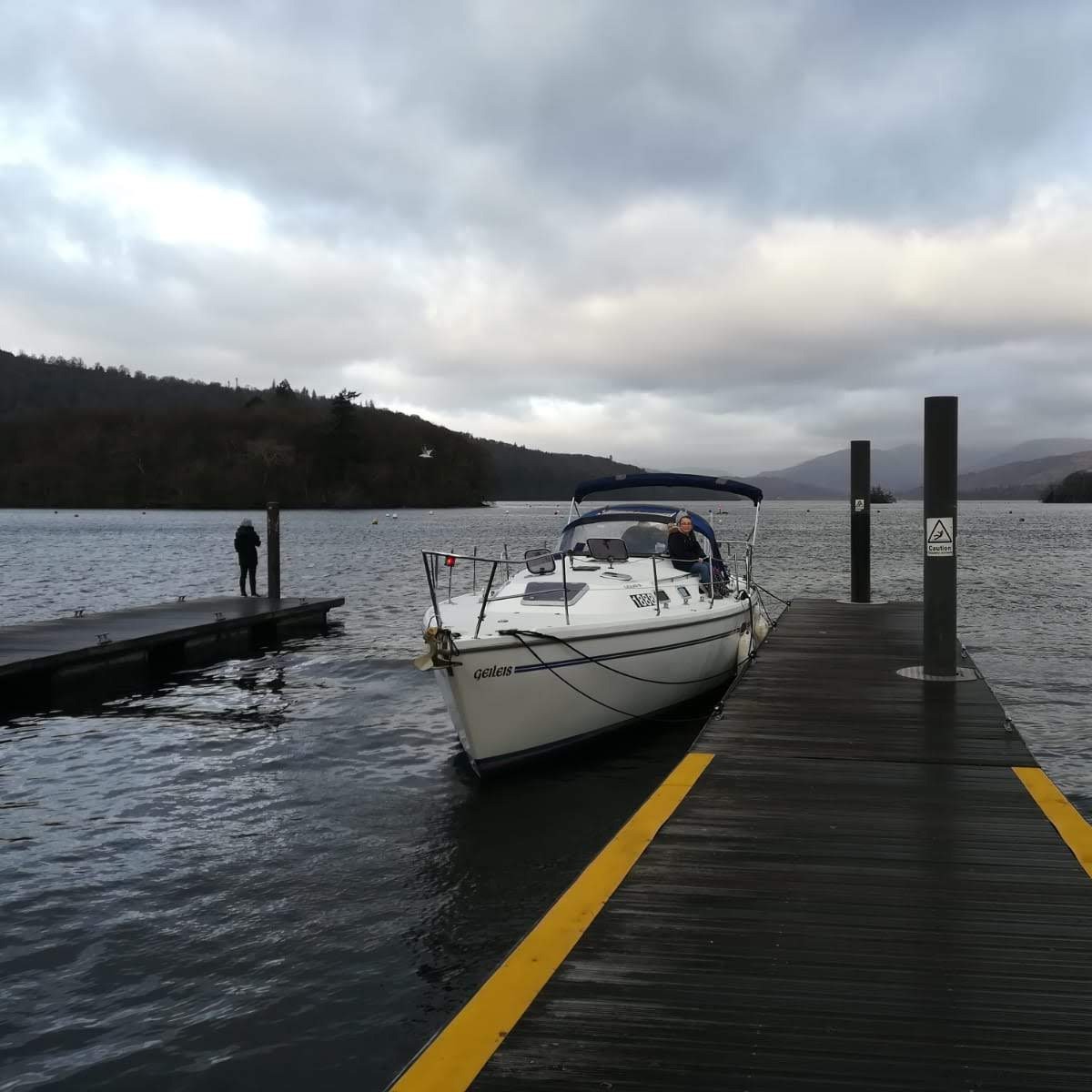 Our sailboat with no mast. There was alot of jobs on the to do list! 
#sailinglife #sailingadventure #liveaboardlife #sailingcouple #sailingvlog #boatlifeuk #sailingphotography #oceanviews #oursailingjourney #osjcrew #sailing