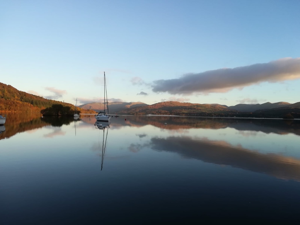 Morning Calm on Windermere ⛵️
Another beautiful morning waking up on the boat - Windermere in the lake district.

#Windermere #LakeWindermere #BoatLife #SailingLife #Sailboat #MorningViews #LakeLife #NatureUK #CalmWaters #ReflectionPhotography #BeautifulBritain #SailingJourney #LiveaboardLife #SailingCouple